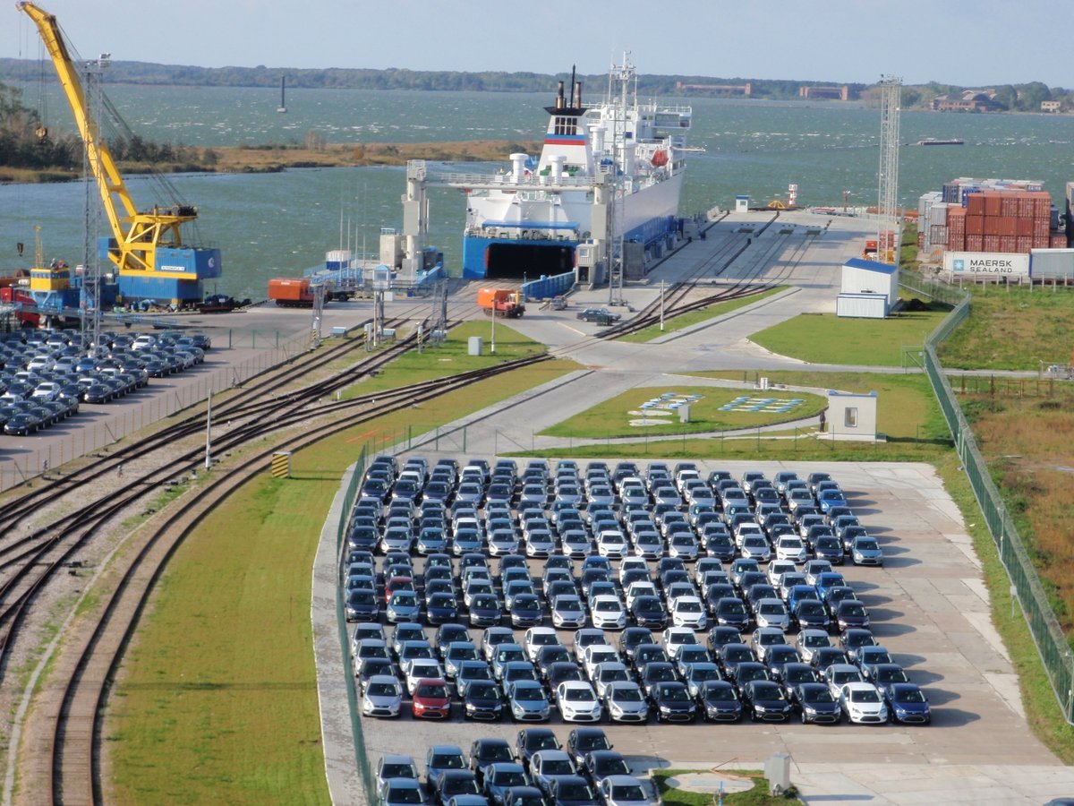 Крупнейший Балтийский порт «Усть-Луга»