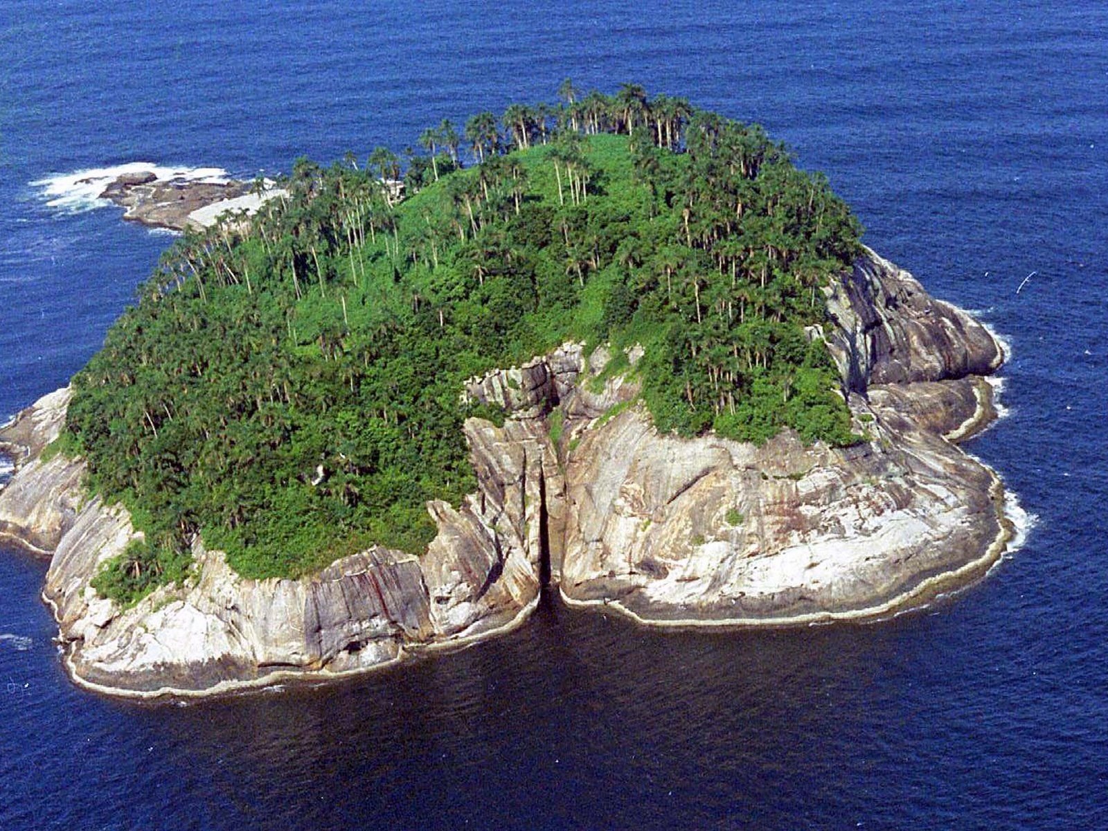 самый опасный остров в мире