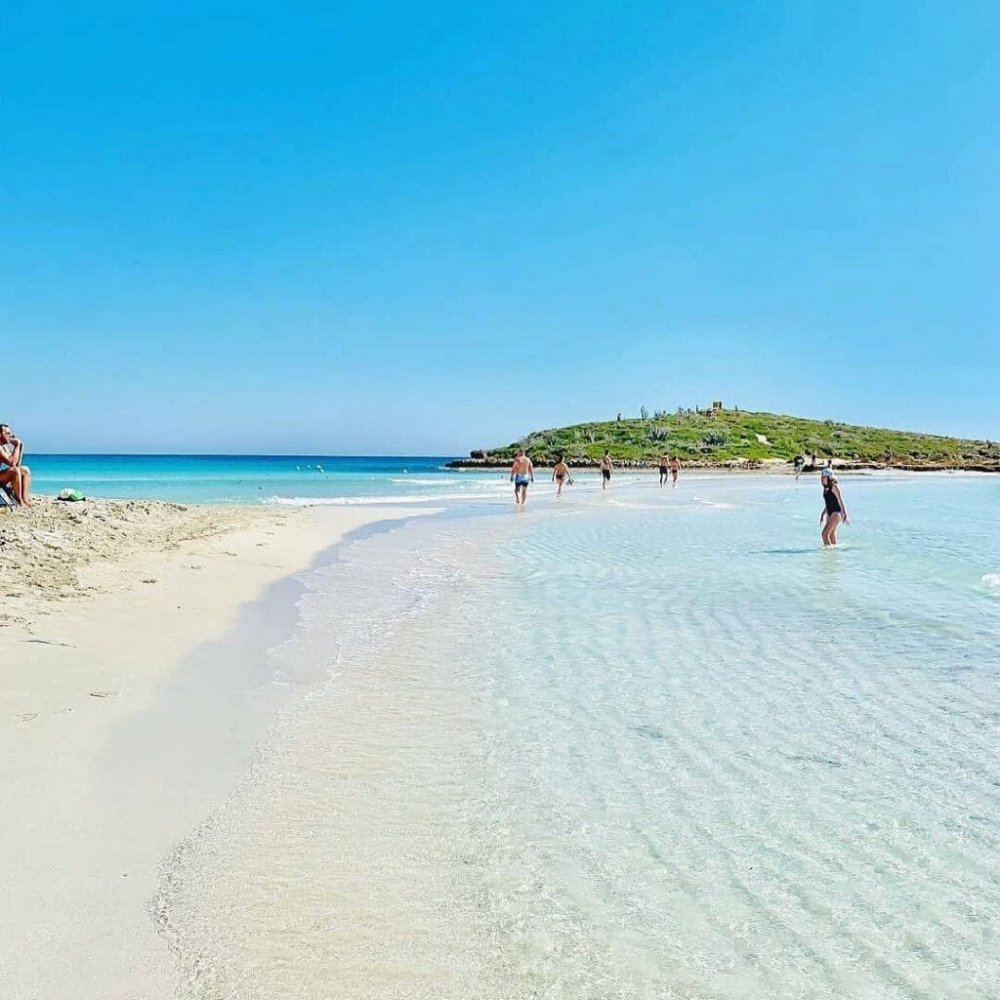 Ниссан Бич Кипр пляж