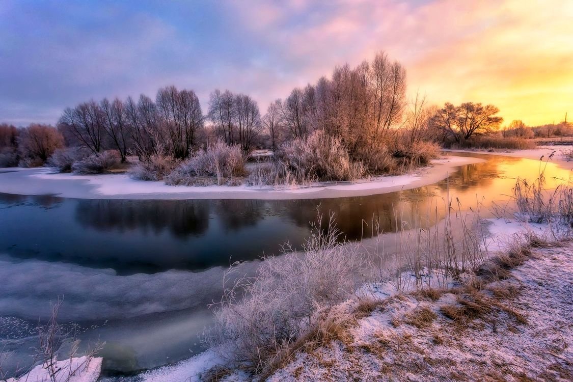 зимний пейзаж у реки