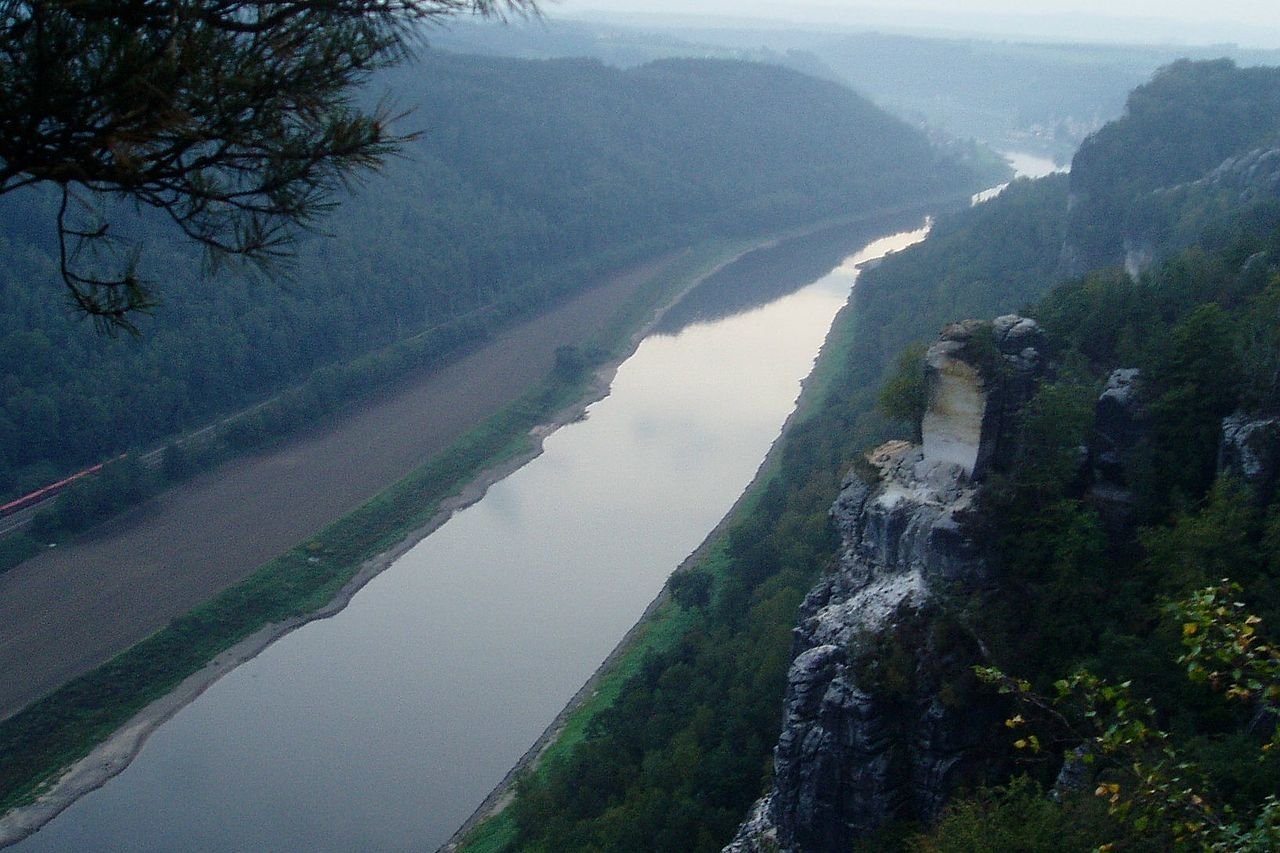 Эльба река и Рейн река