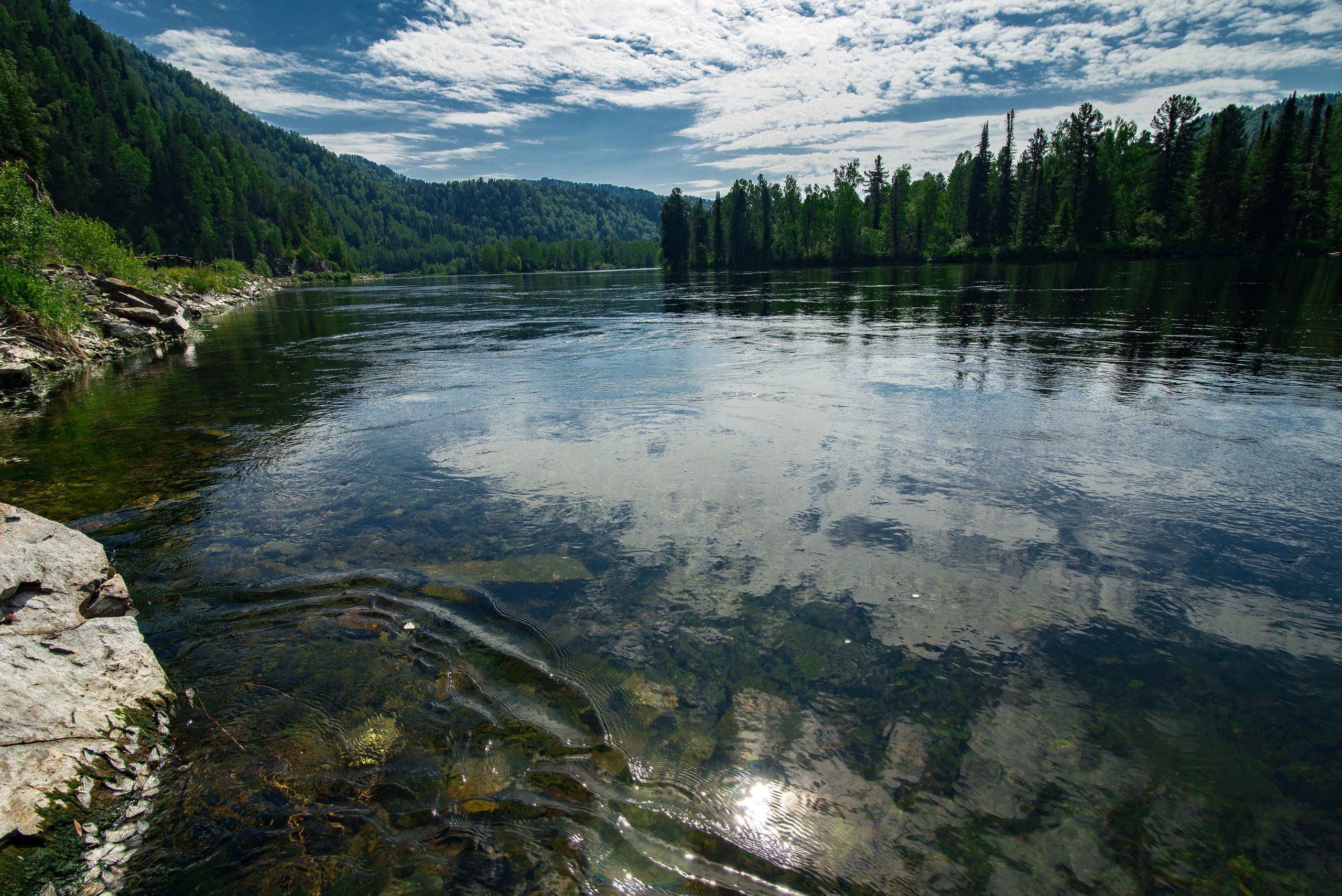 Реки Бия озере в Алтайском крае