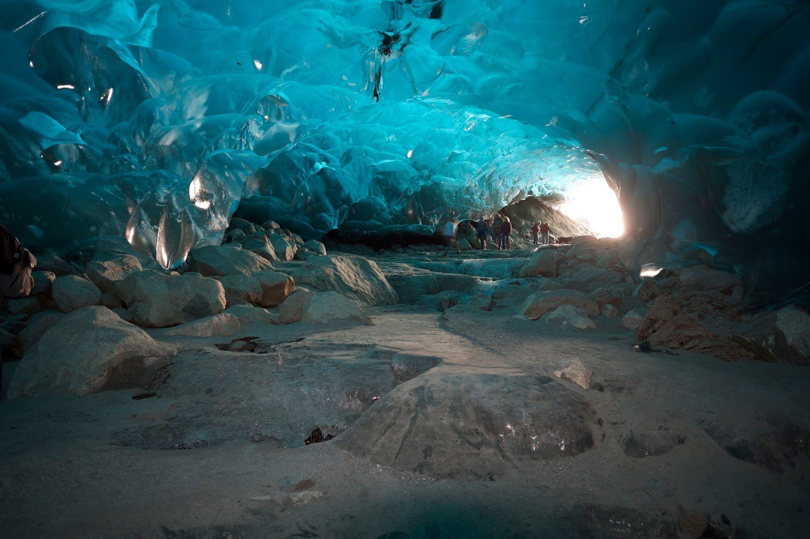 Аляска ледниковая пещера