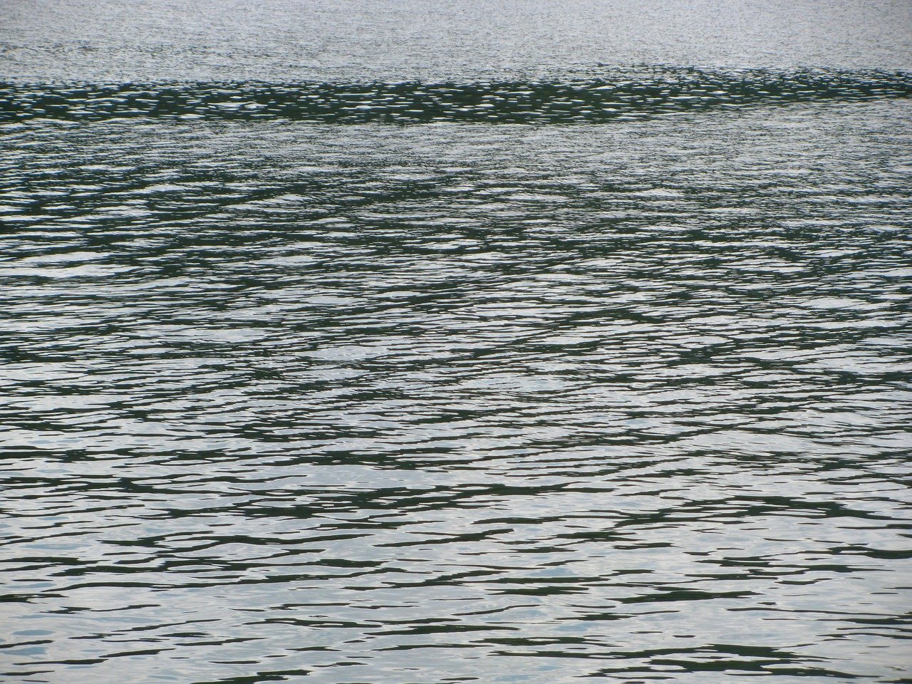 Мелкая рябь на воде