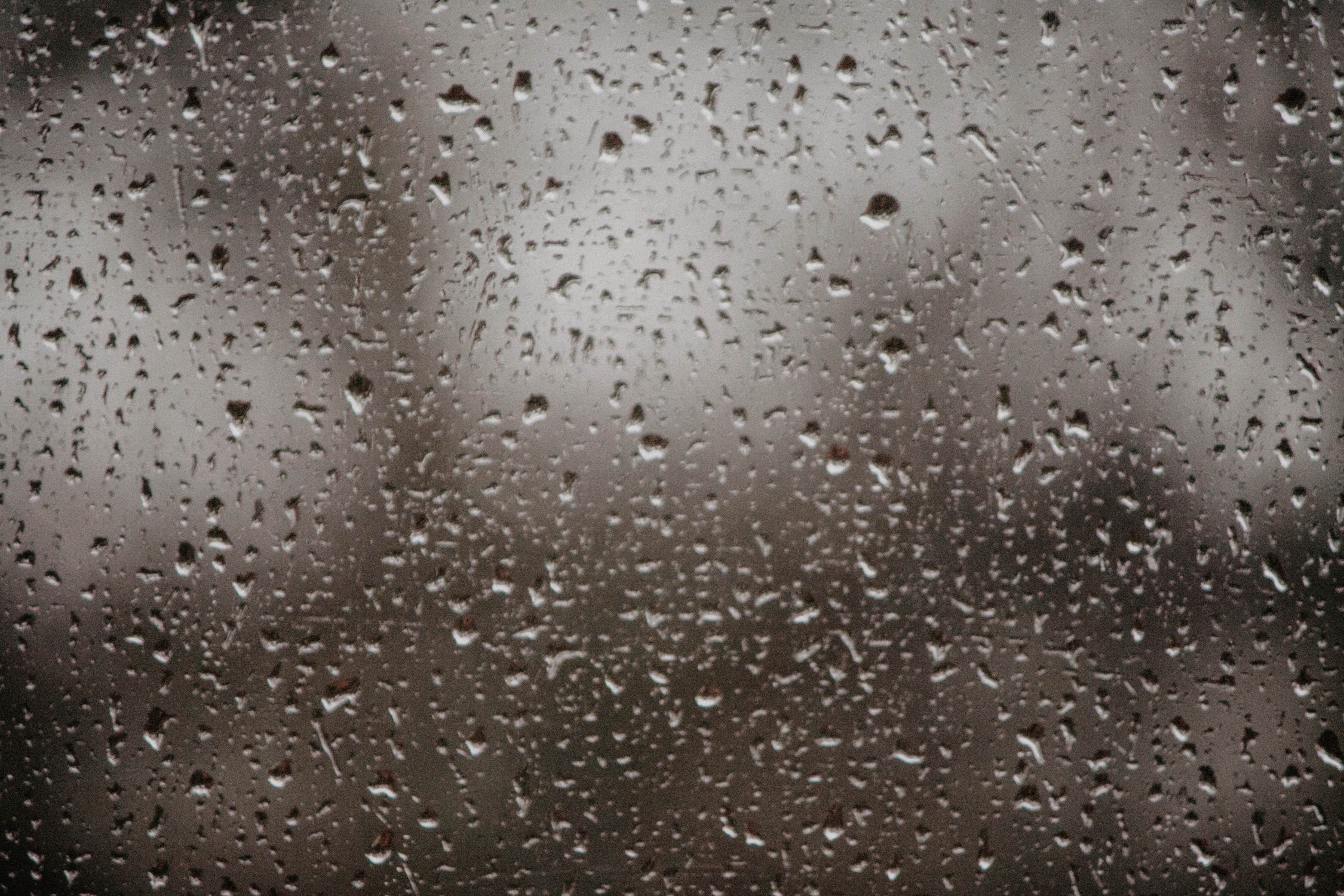 Фото стекла с каплями дождя