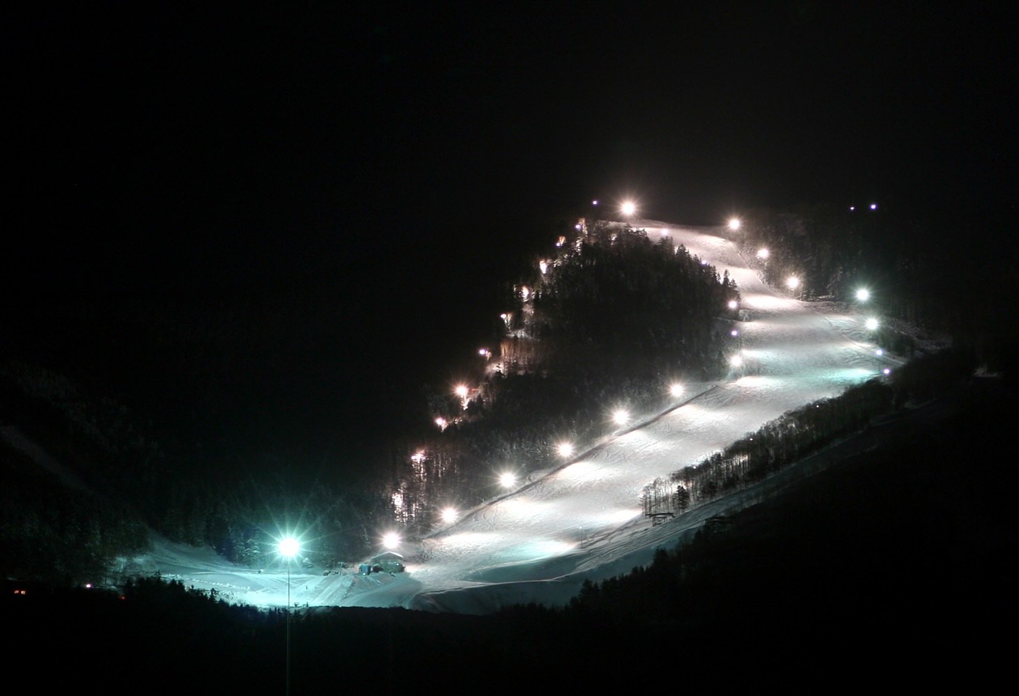 Владивосток ночной горнолыжный склон