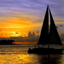 Яхта на закате (70 фото)