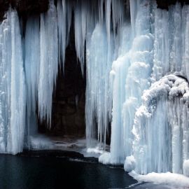 Замерзший водопад (49 фото)