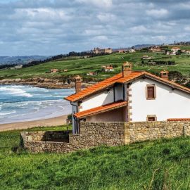 Дом в Испании на берегу моря (59 фото)