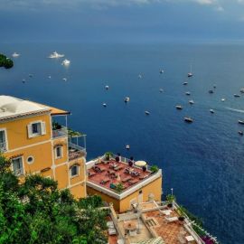 Дом в Италии на берегу моря (58 фото)