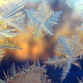 Узоры на окне зимой (59 фото)