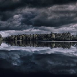 Темное озеро (53 фото)