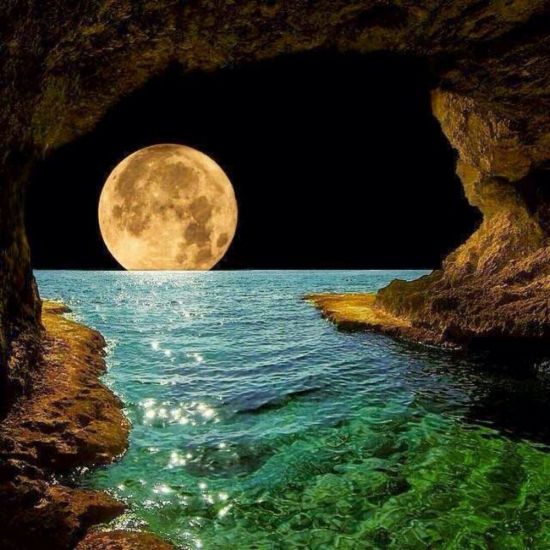 Луна и море (68 фото)