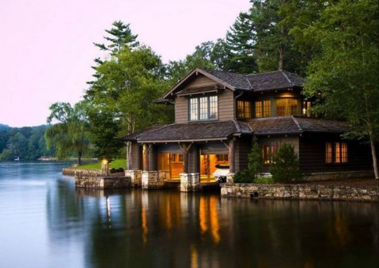 Современный дом у озера (60 фото)