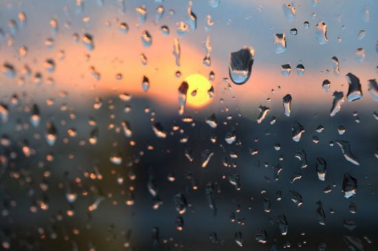 Капли дождя на стекле (52 фото)