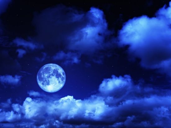 Луна в облаках (55 фото)