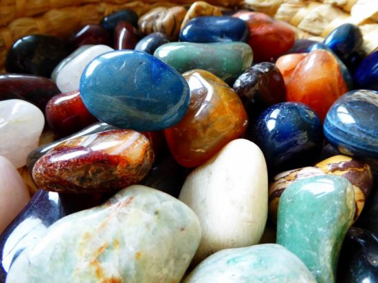 Разноцветные камни (55 фото)