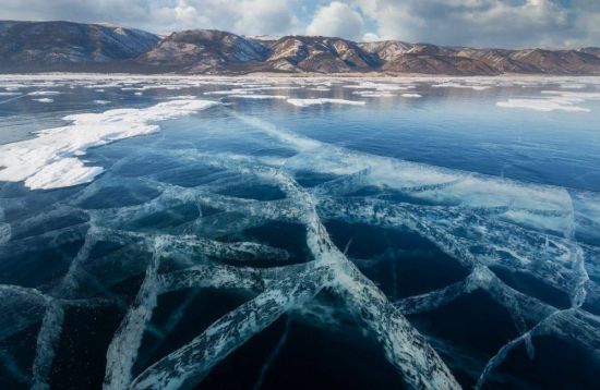 Прозрачный лед Байкала (60 фото)