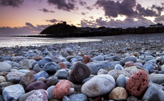 Красивые камни на море (54 фото)