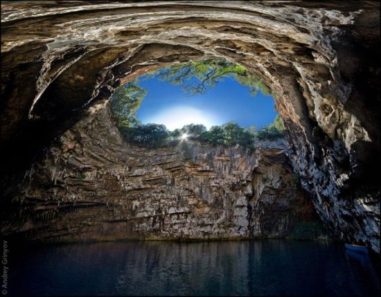 Пещерное озеро Мелиссани (58 фото)