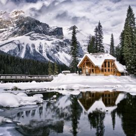 Домик в горах зимой (60 фото)