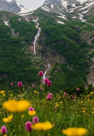 Водопад три сестры Осетия (10 фото)