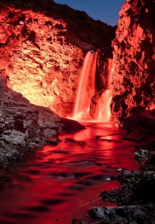 Кровавый водопад (56 фото)
