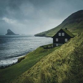 Одинокий дом на острове (72 фото)