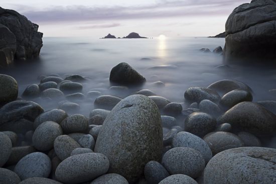 Камни на берегу моря (53 фото)