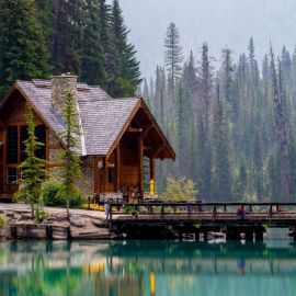 Деревянный дом у озера (58 фото)