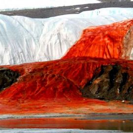 Красный водопад в Антарктиде (57 фото)