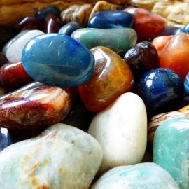 Разноцветные камни (55 фото)