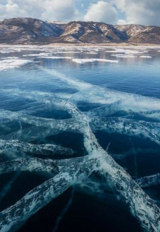 Прозрачный лед Байкала (60 фото)