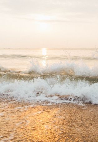 Волны у берега (44 фото)