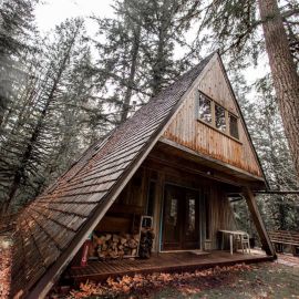 Треугольные дома из дерева (59 фото)