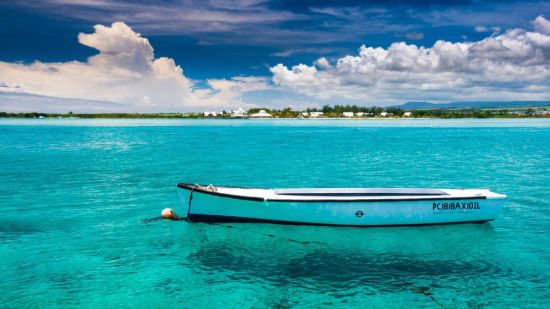 Прозрачные лодки на Мальдивах (53 фото)