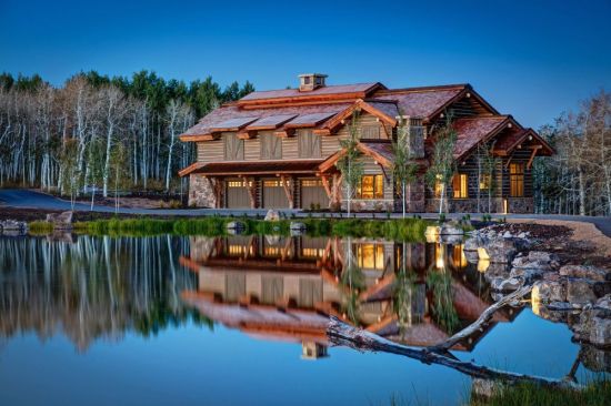 Красивый дом на берегу озера (59 фото)