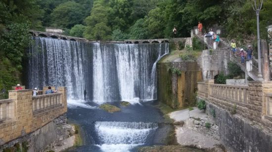 Рукотворный водопад новый афон (74 фото)