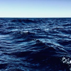 Тихий синий океан (48 фото)