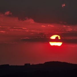Красное солнце в небе (56 фото)