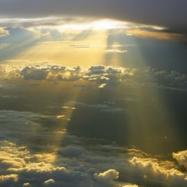 Облака освещенные солнцем (45 фото)