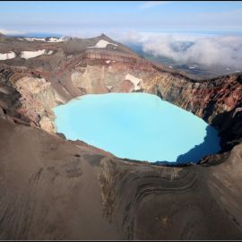Озеро в кальдере вулкана (55 фото)