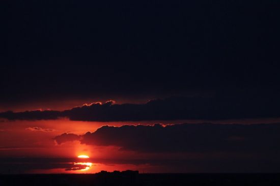 Оранжевое небо ночью (35 фото)