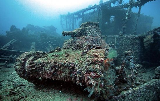 Остров затонувших кораблей (39 фото)