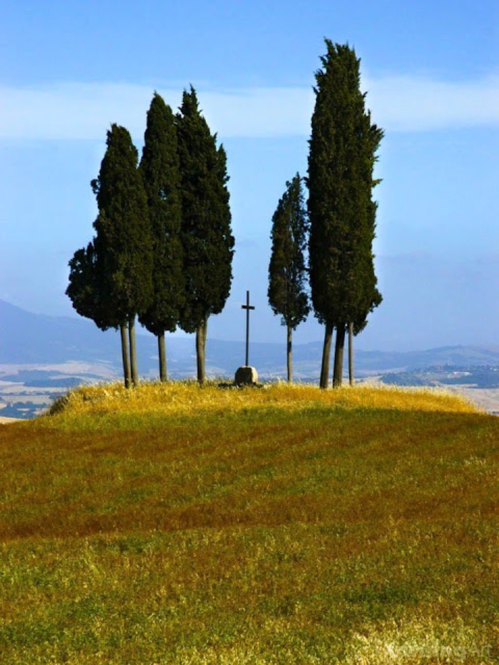 Тоскана Италия кипарисы горы