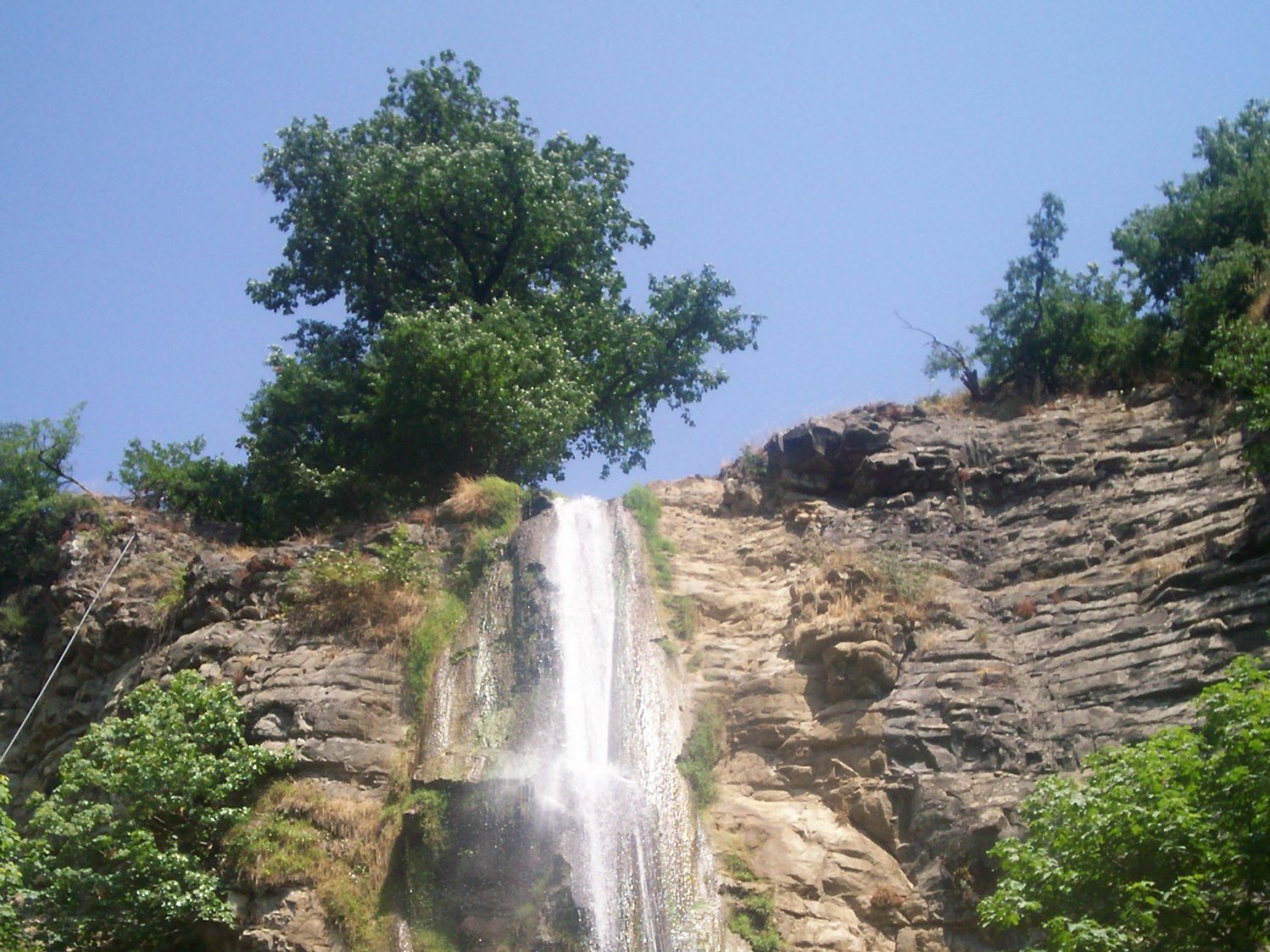 Самурский лес водопад