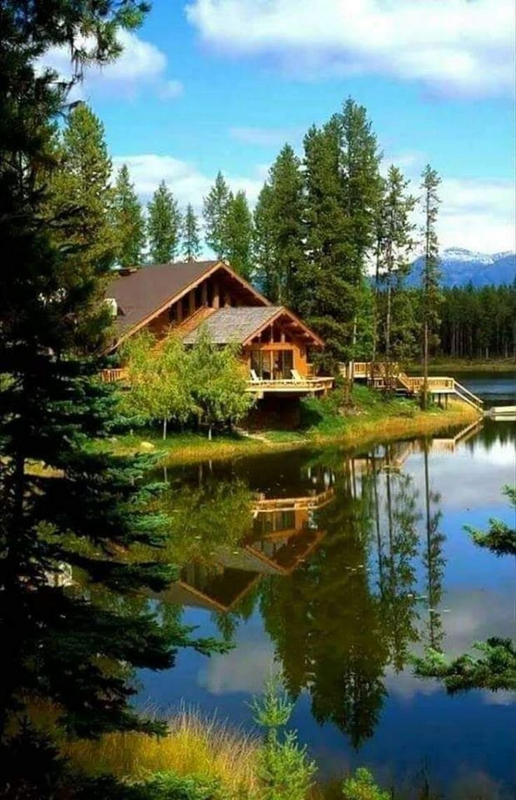 Дом у озера штат Монтана