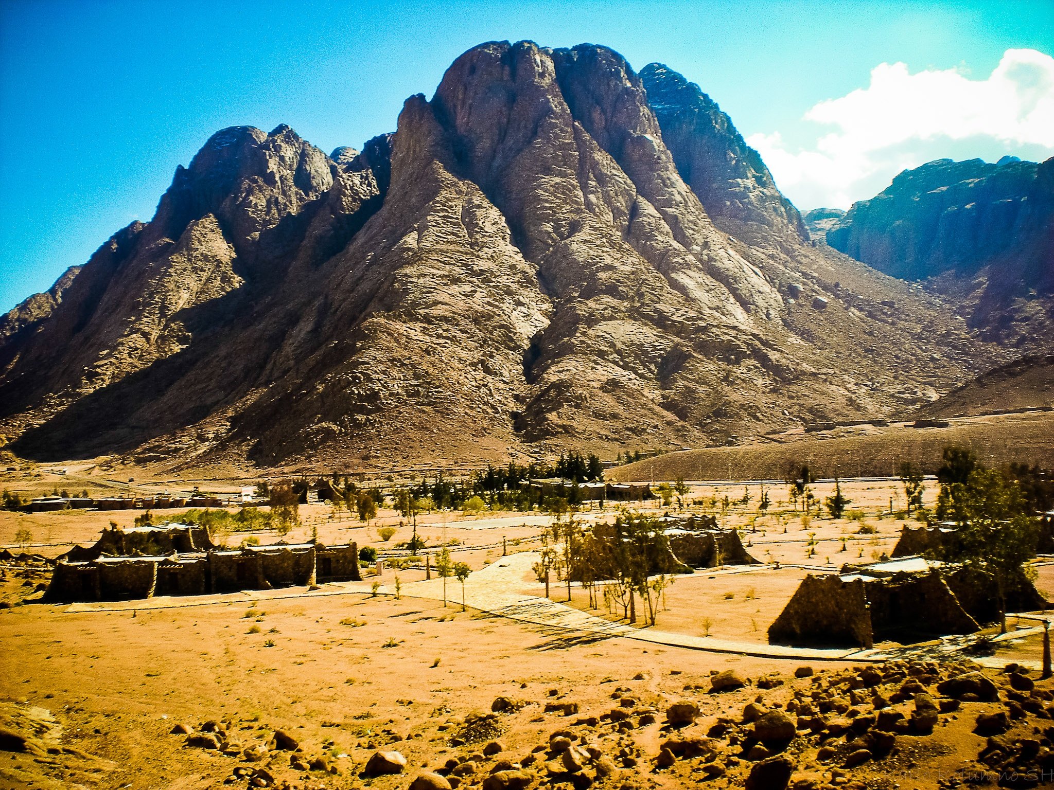 Горы в древнем египте. Гора Синай в Египте. Синайские горы в Египте. Египет хребет Этбай. Пустыня гора Синай.
