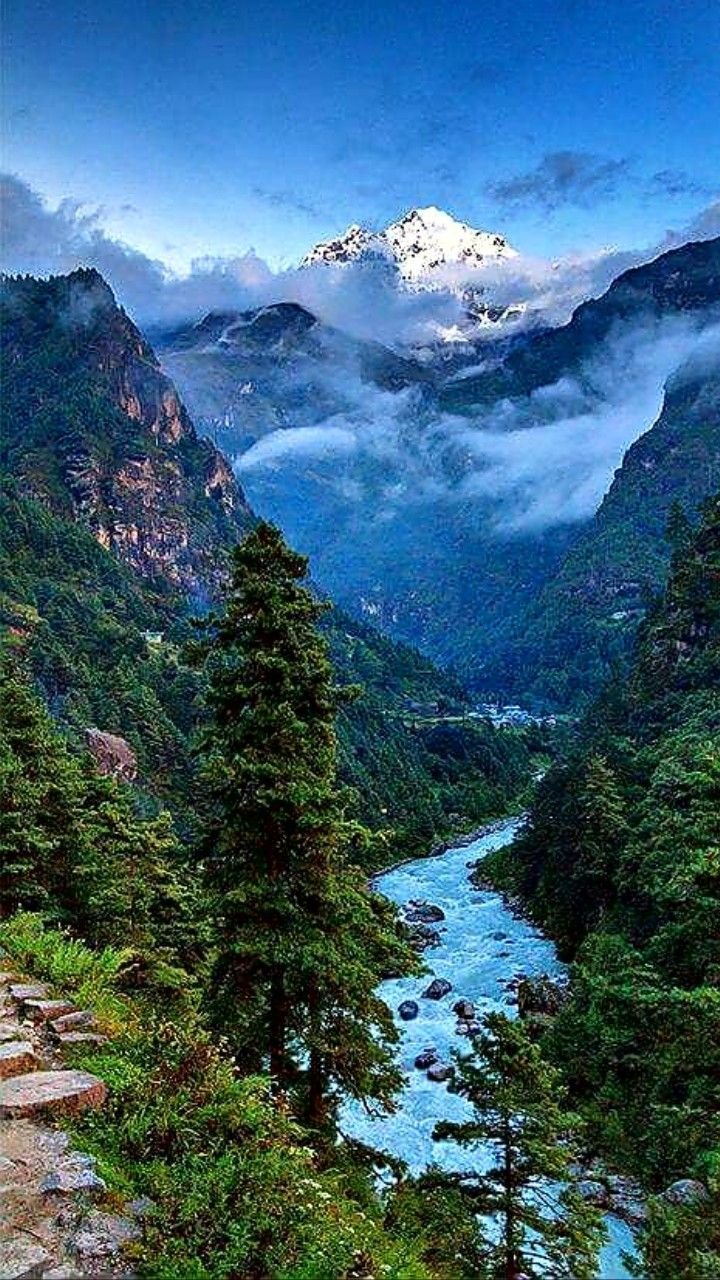 Пейзажи горы Гималаи