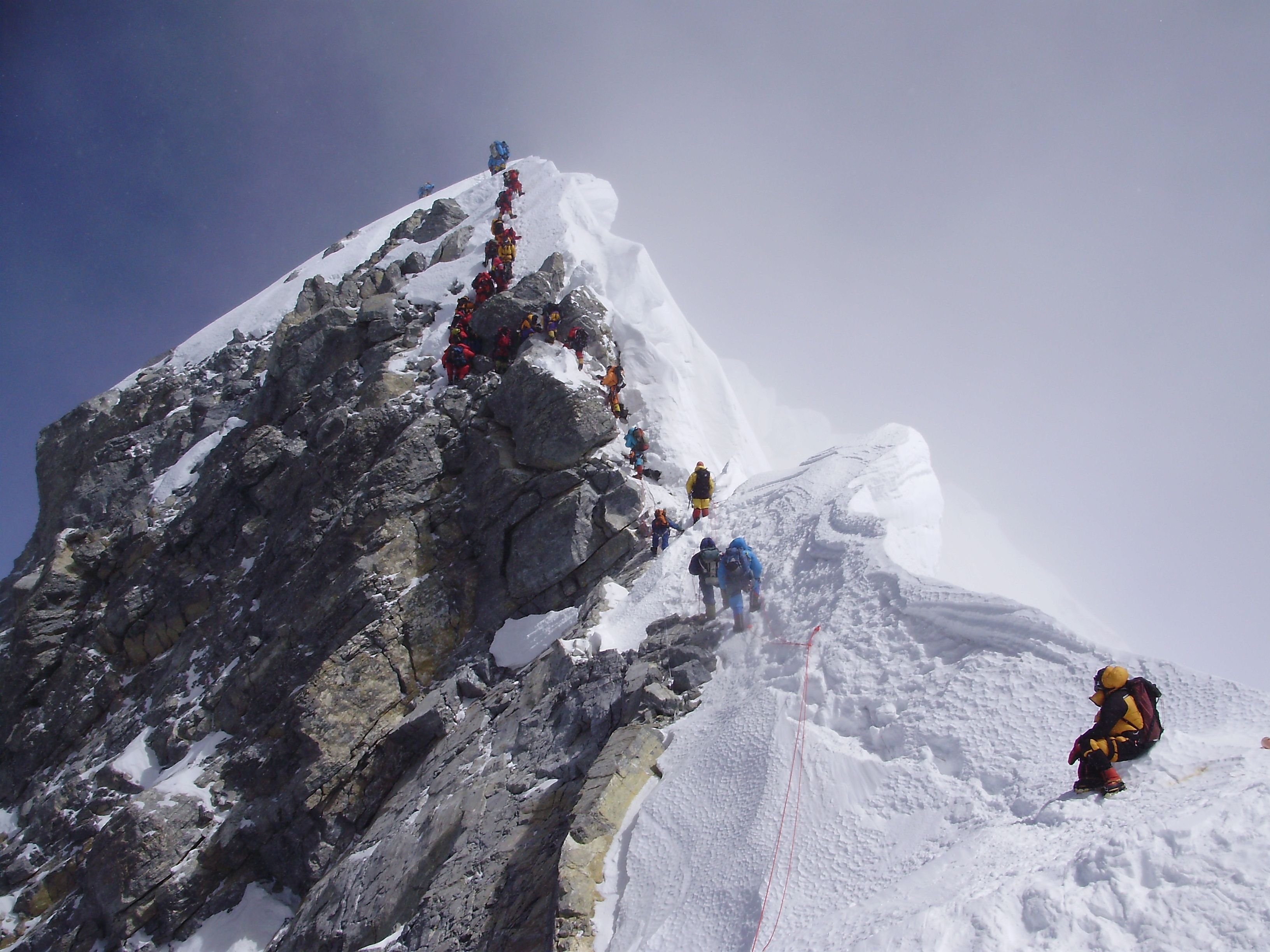 Step mountain. Ступень Хиллари на Эвересте. Эверест гора ступени Хиллари. Эверест Хиллари ступень Хиллари. Ступень Хиллари 2020.